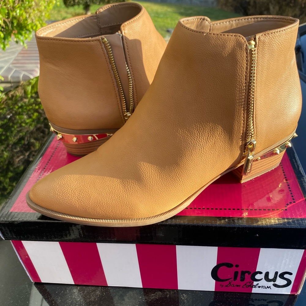 Short boots